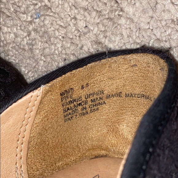 Black Floral Lace Ballet Flats - Picture 6 of 6